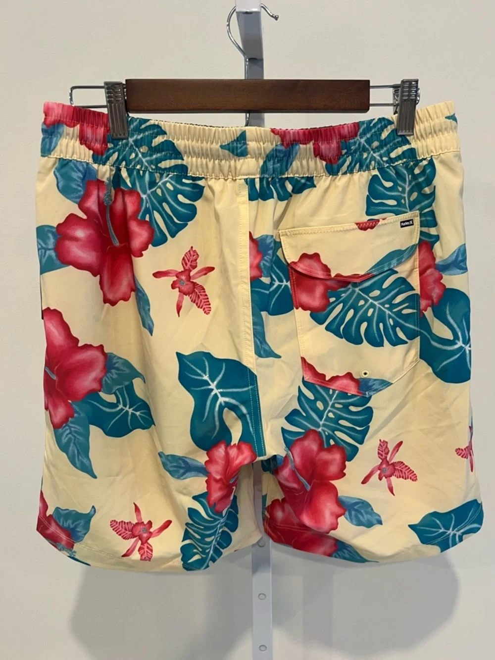 NWT Hurley Yellow Blue Pink Floral Swim Trunks Shorts Mens Sz Medium